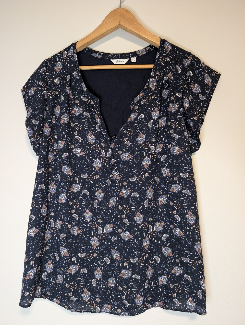 💰 2/$12 XXL Reitmans Floral Short Sleeve Top. Back Is Stretchy